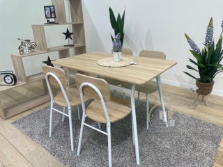 MESA CON 4 SILLAS
