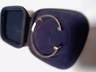 Pulsera rígida plateada y con brillantes