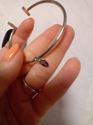 Pulsera rígida plateada y con brillantes