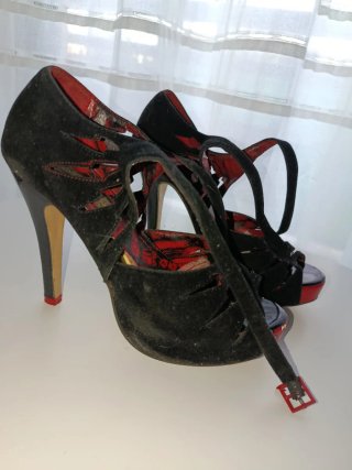 Sandalias Tacón Iron Fist Negras Rojas