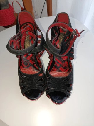 Sandalias Tacón Iron Fist Negras Rojas