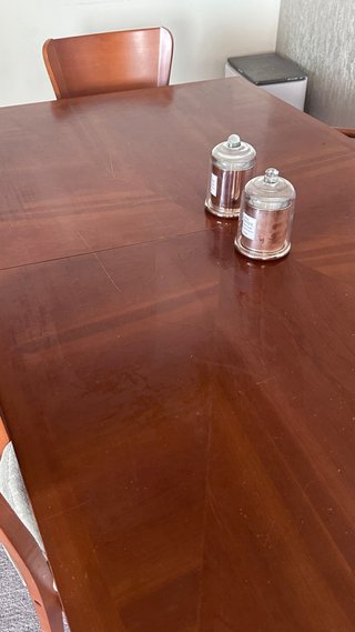 Mesa de comedor con 4 sillas de madera
