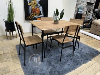 MESA CON 4 SILLAS