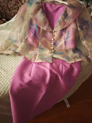 Traje 3 piezas ceremonia multicolor.