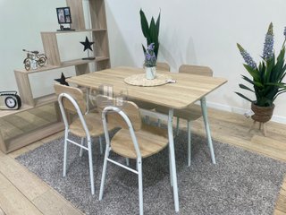 MESA CON 4 SILLAS