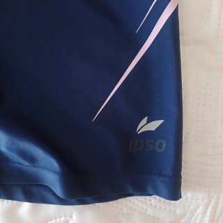 Pantalón corto running IPSO azul y rosa