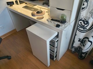 Escritorio MALM IKEA con tablero extraíble