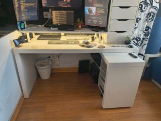 Escritorio MALM IKEA con tablero extraíble