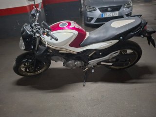 Suzuki Gladius 650cc Naked
