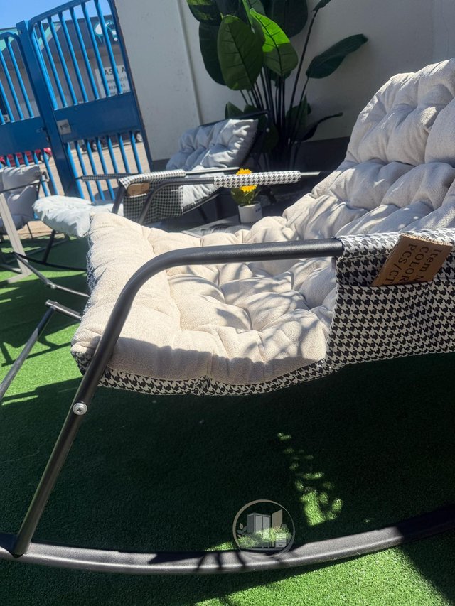 Nueva Silla Mecedora Tumbona Beige.