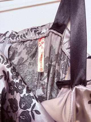 Vestido de fiesta Barbarella satinado gris y negro