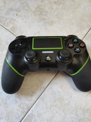 PlayStation 4 Slim 1TB Negra + Accesorios