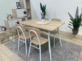 MESA CON 4 SILLAS