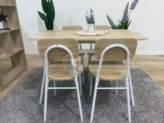 MESA CON 4 SILLAS