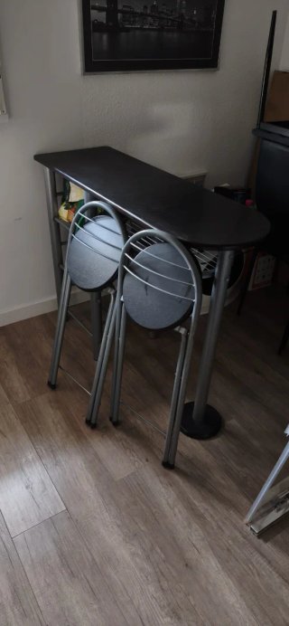 Mesa de cocina con 2 taburetes
