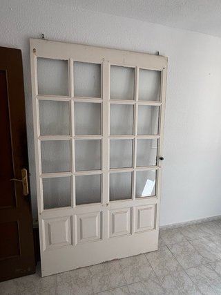 Puerta madera con cristales