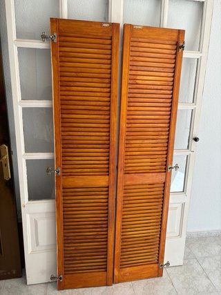 Puerta madera con cristales