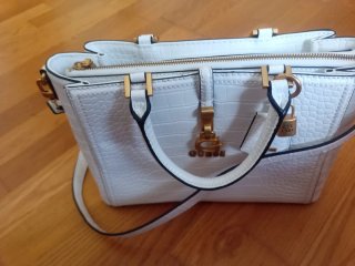 Bolso Guess Blanco Cocodrilo Dorado