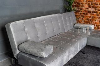 Sofá-cama chaise-longue gris terciopelo