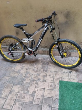 Bbici bicicleta de Montaña Trek. De desenso