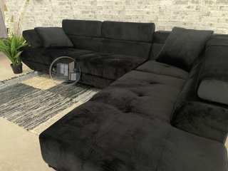 Sofá-rinconera en negro terciopelo