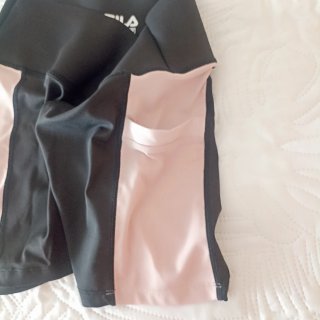 Mallas cortas running mujer negro y rosa