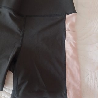 Mallas cortas running mujer negro y rosa