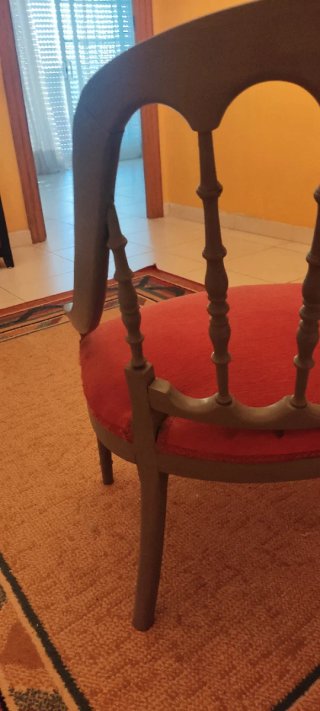 Poltrona antiga cinza e laranja