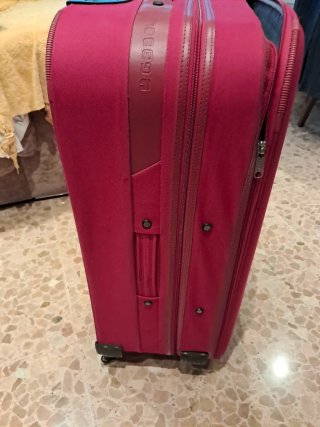 Maleta de viaje roja