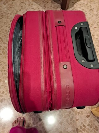 Maleta de viaje roja