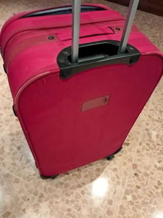 Maleta de viaje roja
