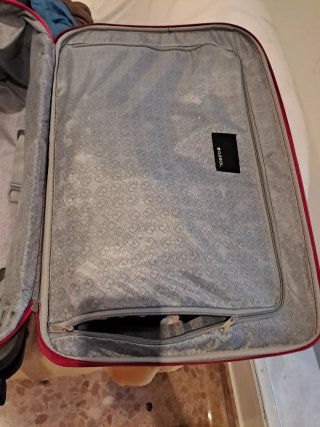 Maleta de viaje roja