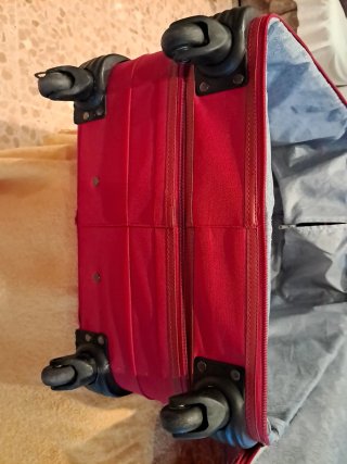 Maleta de viaje roja