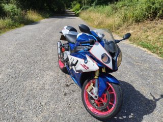 BMW S1000RR Sportbike Azul y Blanca