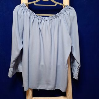 Blusa FRK cuello elástico azul claro