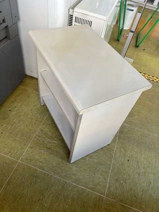 Mesa auxiliar estantería beige
