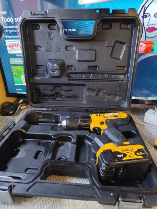 Taladro Dewalt DCD776D2K