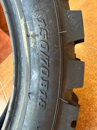 Neumático trasero Dunlop D908 RR