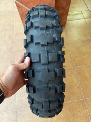 Neumático trasero Dunlop D908 RR