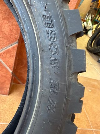 Neumático trasero Dunlop D908 RR