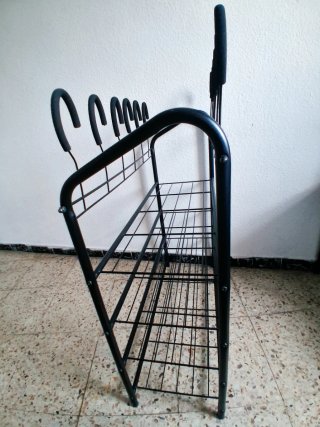 Zapatera metálica negra de 3 niveles