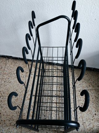 Zapatera metálica negra de 3 niveles