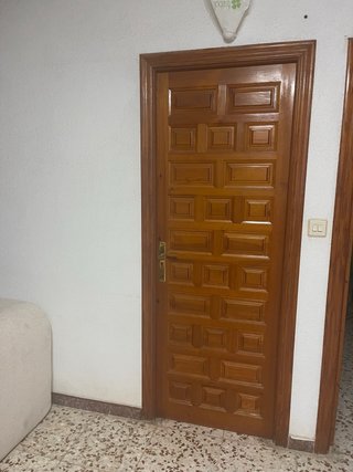 Puerta madera maciza