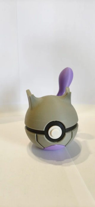 Poké Ball Mewtwo