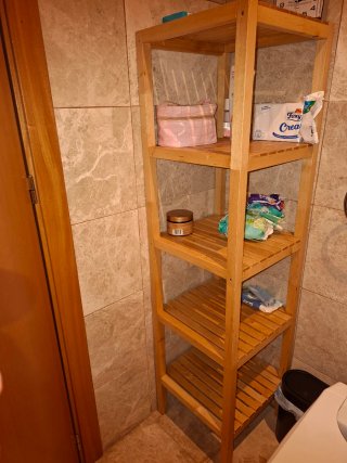 Estantería de madera