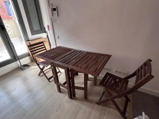 Mesa y 2 Sillas de Madera Exterior - buen estado