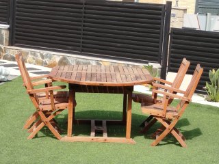 Mesa y 4 sillas de teca