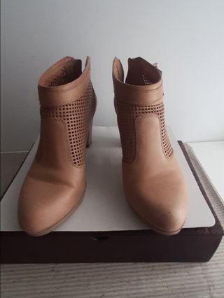 Botas tobilleras Nero Giardini T37 camel