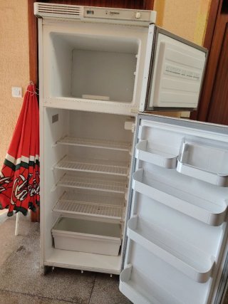 Nevera blanca con congelador