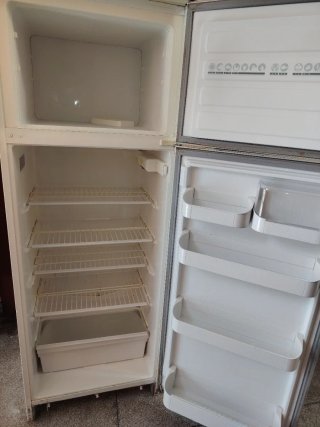 Nevera blanca con congelador